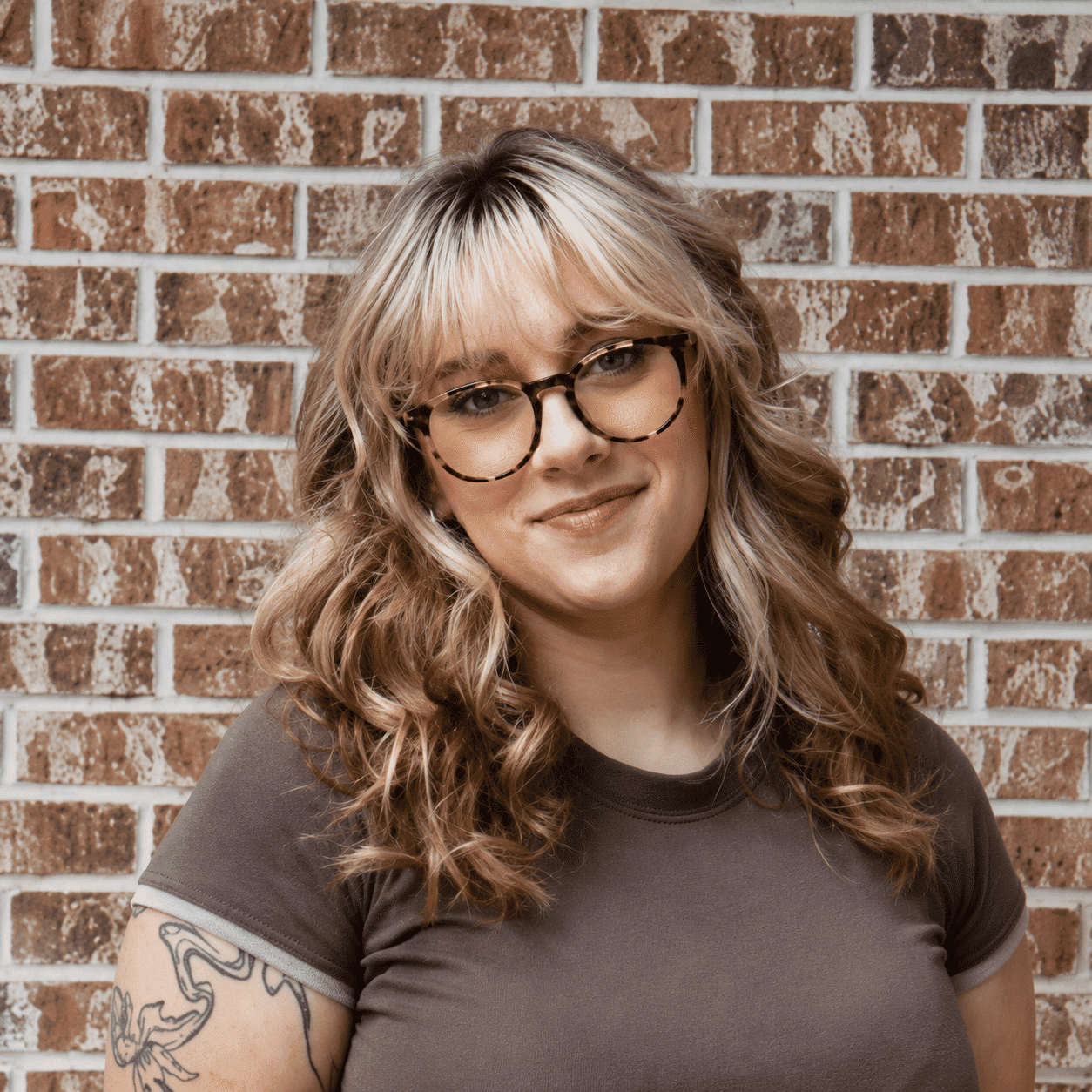 Portrait of Jasmine, a professional stylist at 209 Salon and Extensions Studio, showcasing their expertise and style.