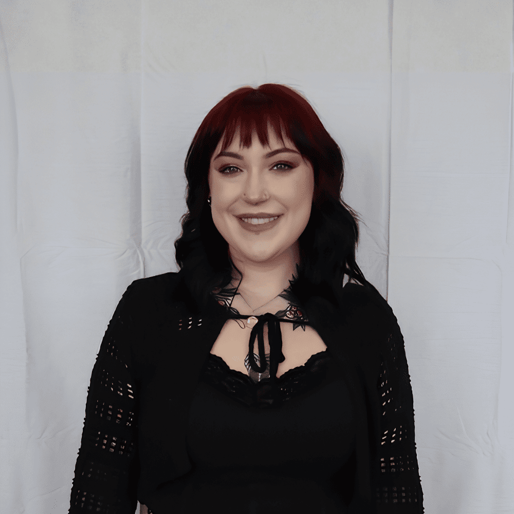 Portrait of MaLeea, a professional stylist at 209 Salon and Extensions Studio, showcasing their expertise and style.