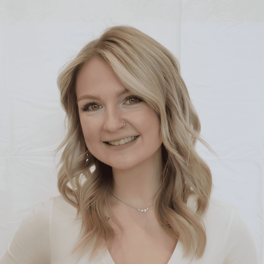 Portrait of Lauren, a professional stylist at 209 Salon and Extensions Studio, showcasing their expertise and style.