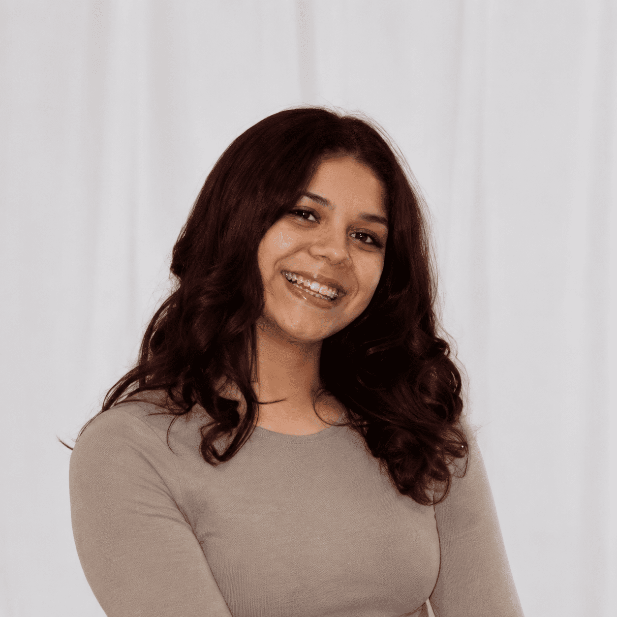 Portrait of Jewels, a professional stylist at 209 Salon and Extensions Studio, showcasing their expertise and style.